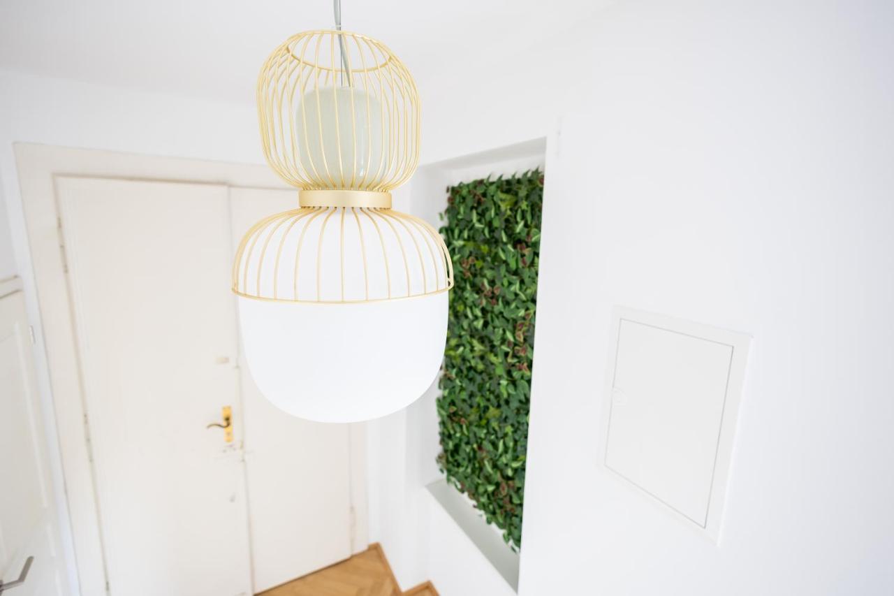 Large Garden-View Balcony Comfort Retreat 1020-Vienna Luaran gambar