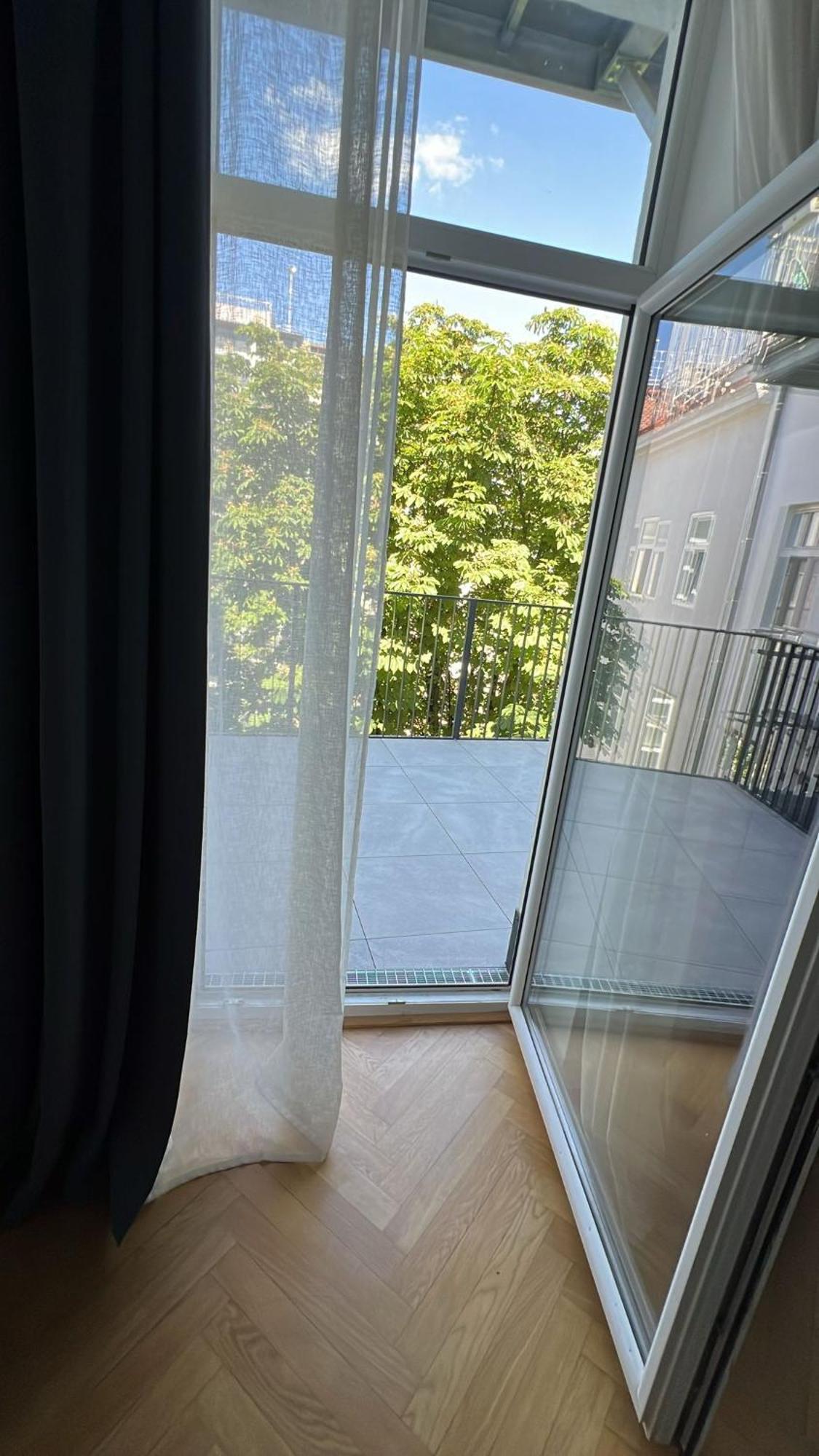 Large Garden-View Balcony Comfort Retreat 1020-Vienna Luaran gambar